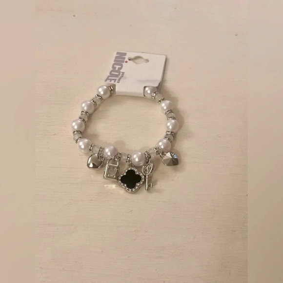 NWT Faux Pearl and ceramic charm stretch bracelet - Picture 2 of 2